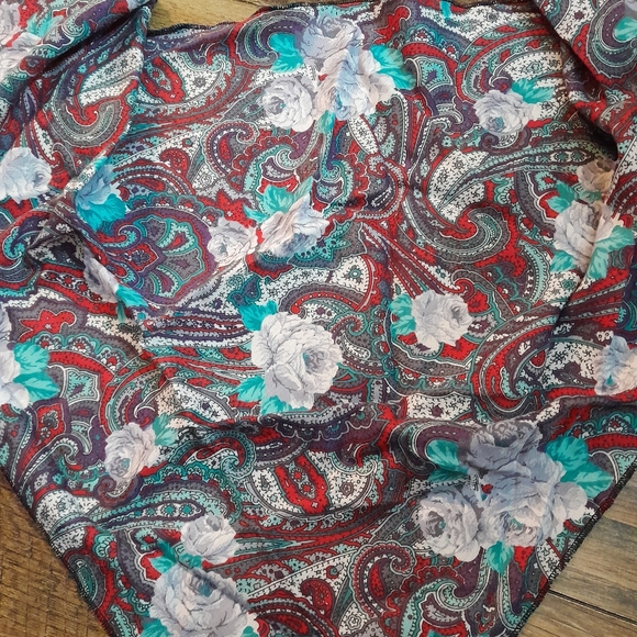 Ladies Head, Neck Scarf Rose Paisley Print Vintage Beautiful - Picture 2 of 2